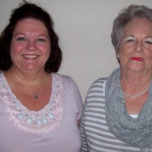 Ina Perkins en Maria Claassen (De Kelders kantoor)